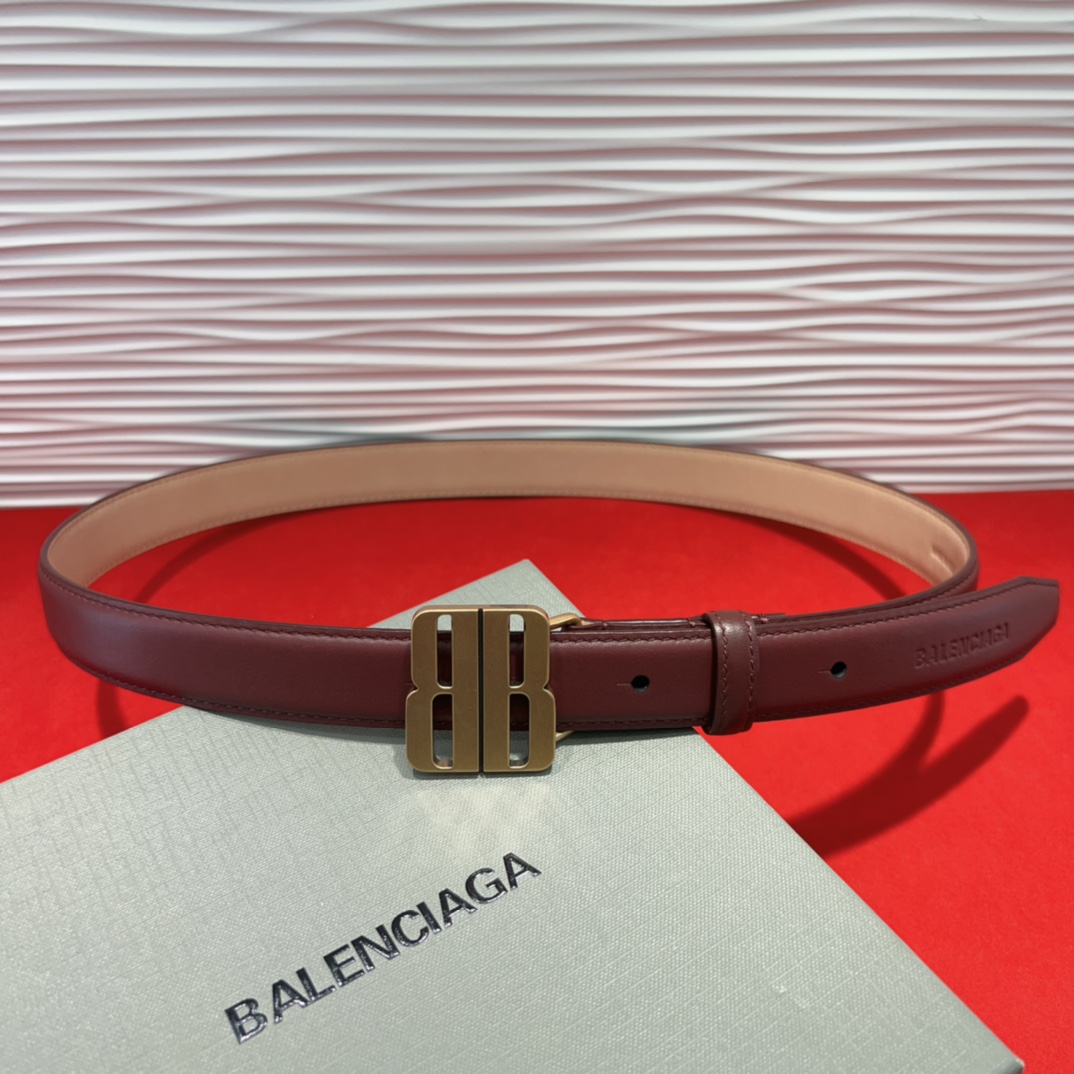 （Balenciaga）宽度2.5cm 是法国的奢侈品牌，作为时尚界最具影响力品牌之一的地位。设计师源于