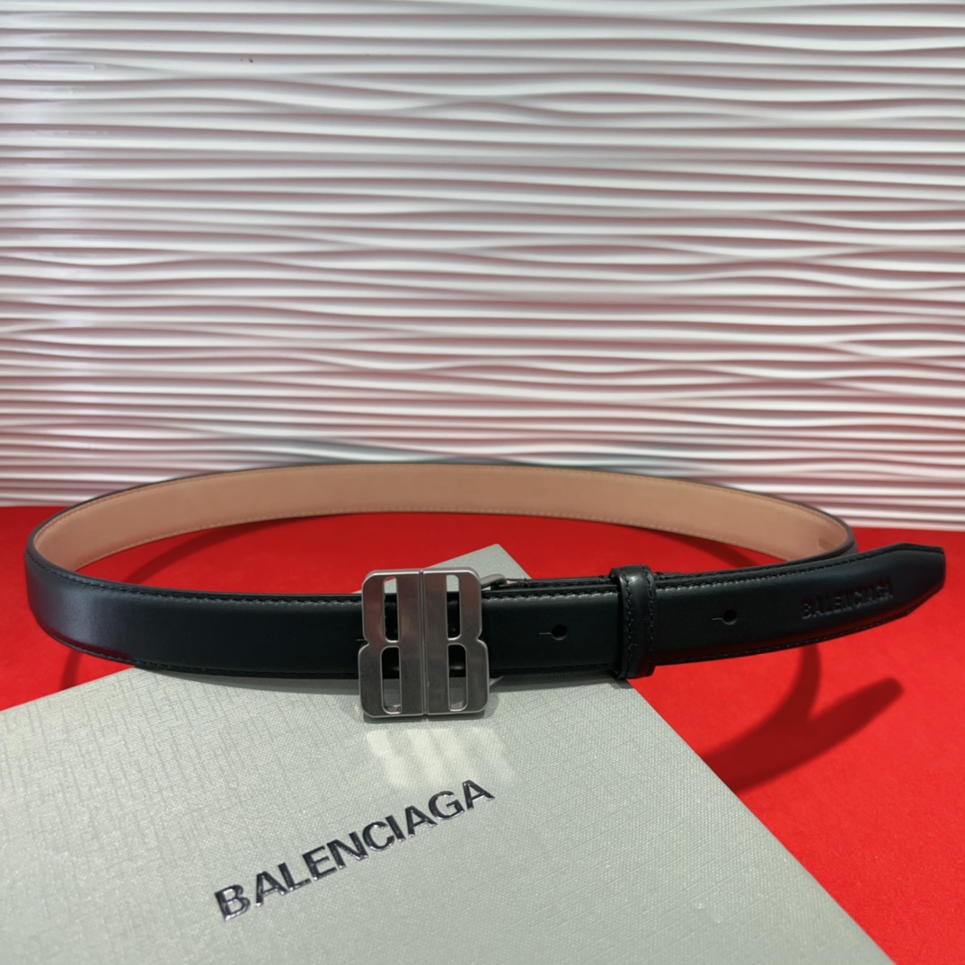 （Balenciaga）宽度2.5cm 是法国的奢侈品牌，作为时尚界最具影响力品牌之一的地位。设计师源于