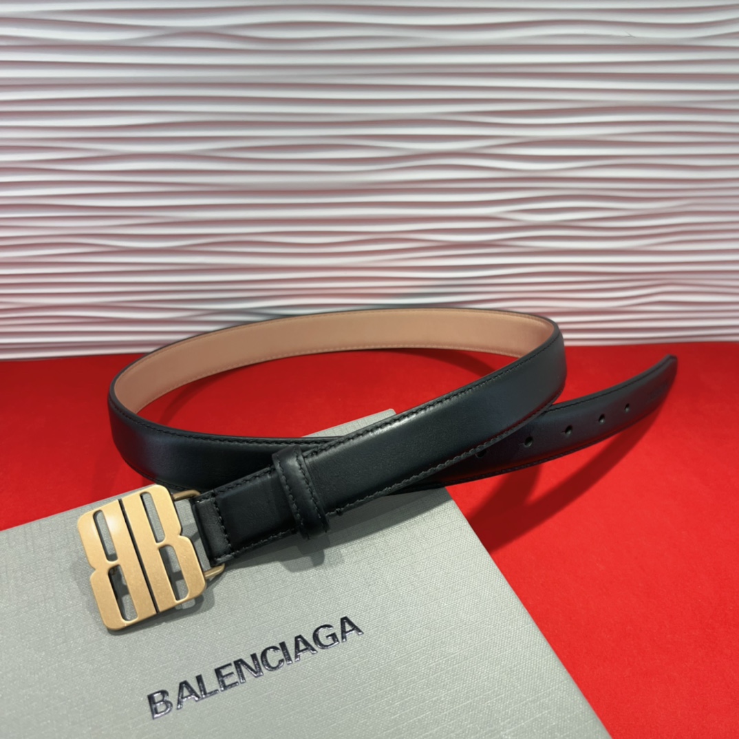 （Balenciaga）宽度2.5cm 是法国的奢侈品牌，作为时尚界最具影响力品牌之一的地位。设计师源于