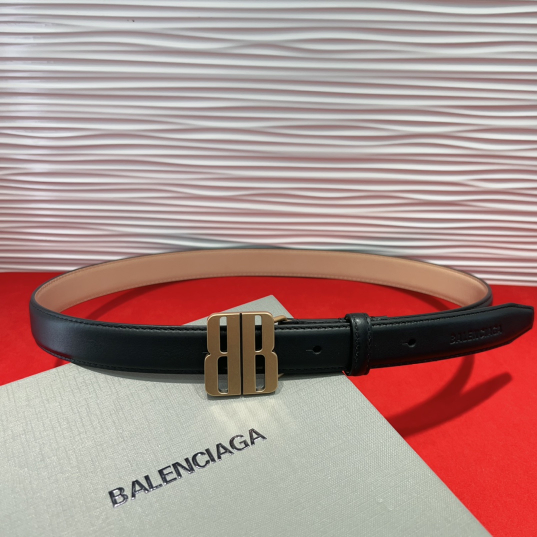 （Balenciaga）宽度2.5cm 是法国的奢侈品牌，作为时尚界最具影响力品牌之一的地位。设计师源于