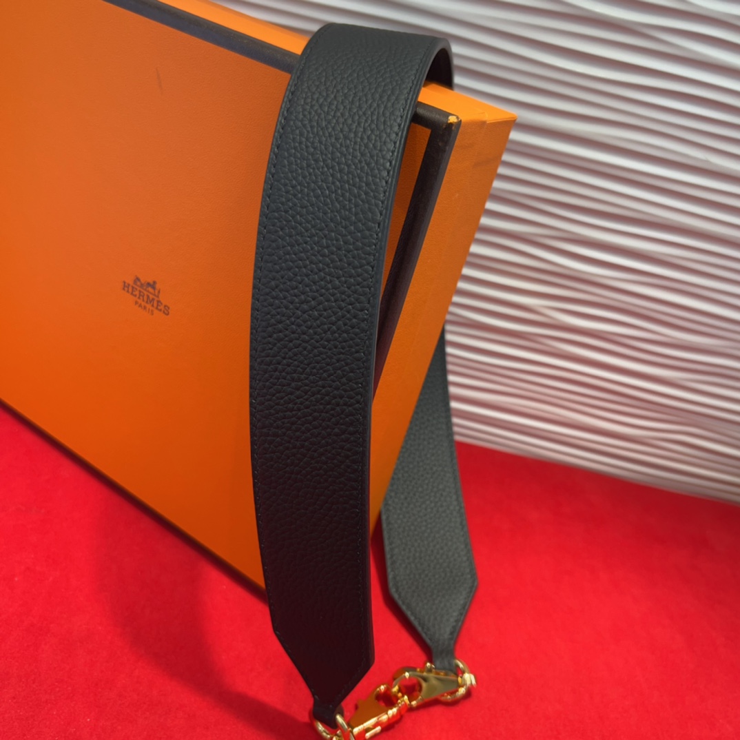  Kelly Pocket肩带 细节图
Swift和EPsomTC皮肩带，镀钯金属件
Kelly Poc