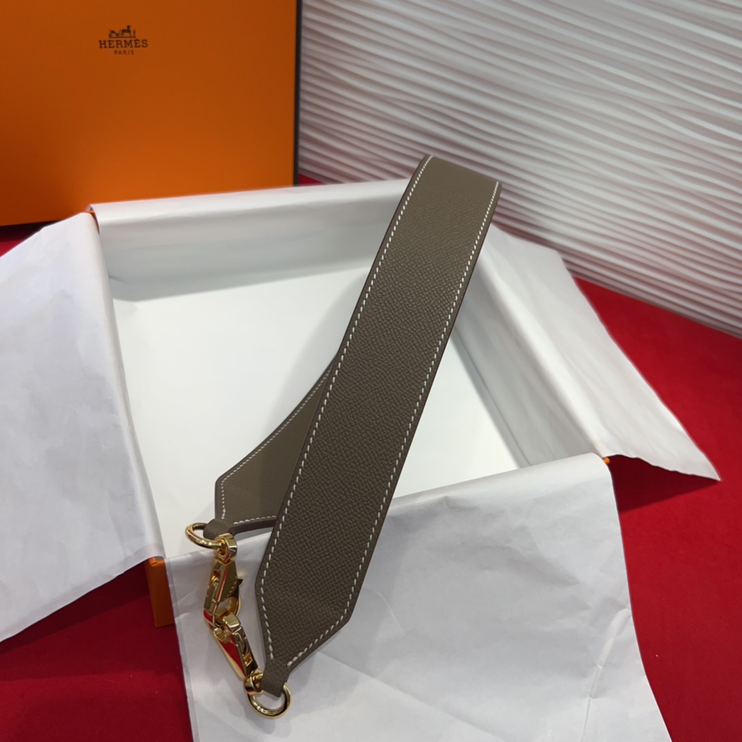  Kelly Pocket肩带 细节图
Swift和EPsom掌纹皮肩带，镀钯金属件
Kelly Poc