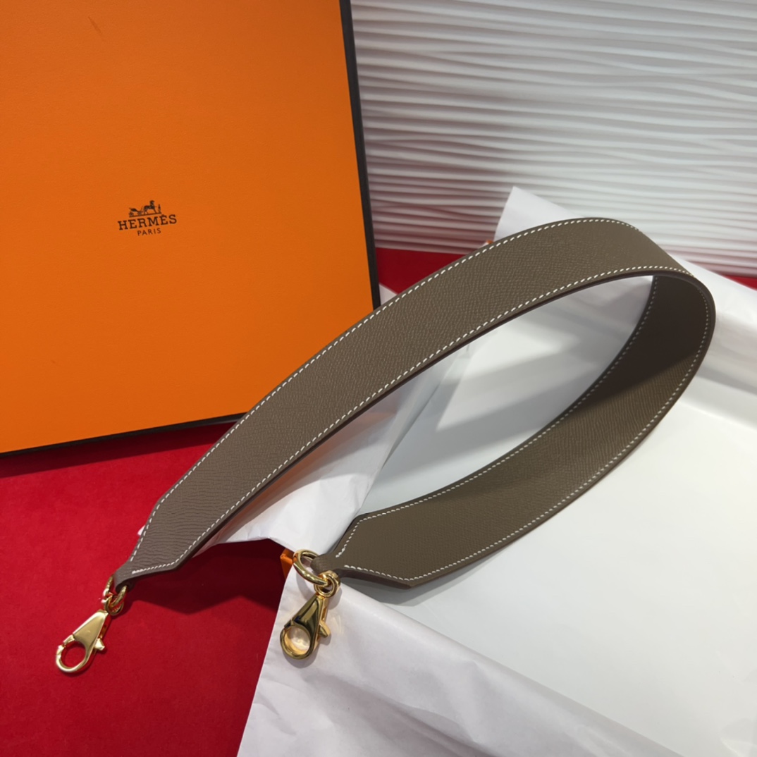  Kelly Pocket肩带 细节图
Swift和EPsom掌纹皮肩带，镀钯金属件
Kelly Poc