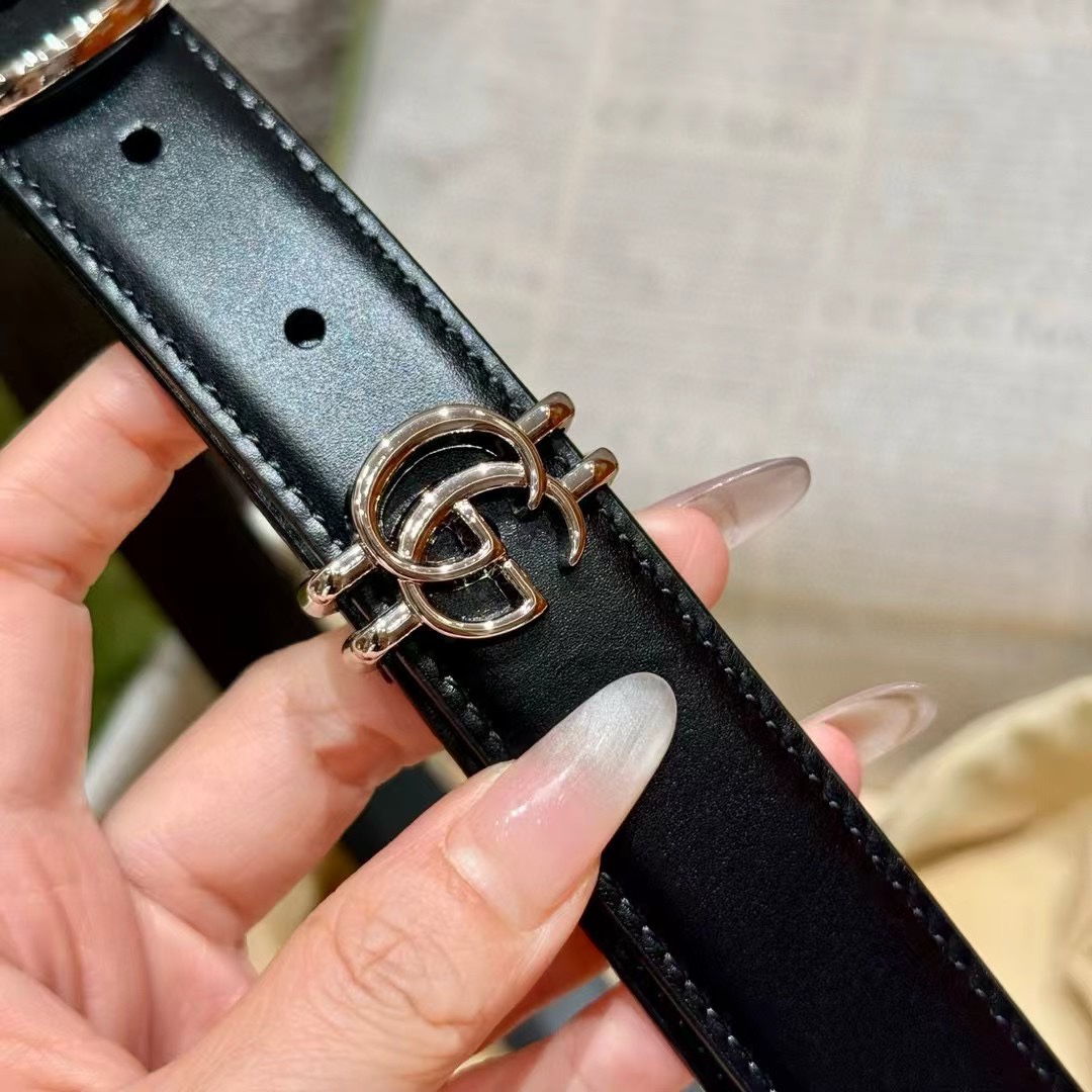 家圆形互扣式双G腰带 这款亮眼吸睛的腰带