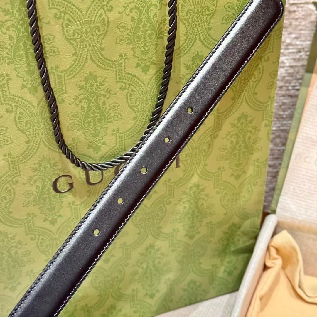 家圆形互扣式双G腰带 这款亮眼吸睛的腰带