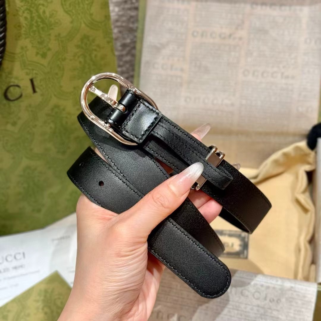 家圆形互扣式双G腰带 这款亮眼吸睛的腰带