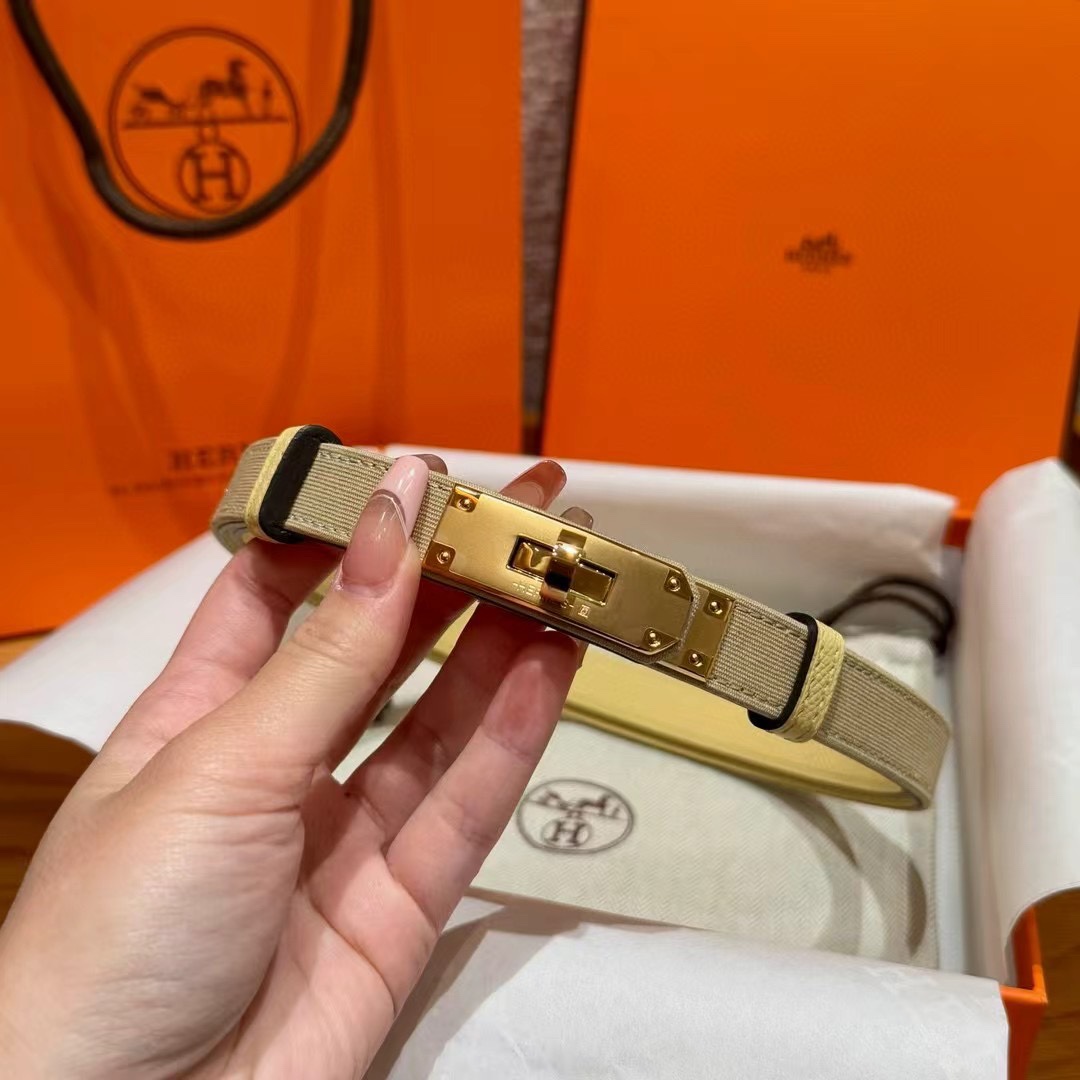 H家新款凯莉腰带Hunter牛皮腰带，搭配镀钯kelly皮带扣，借助巧妙的可调节设计，可以将腰带系于腰间