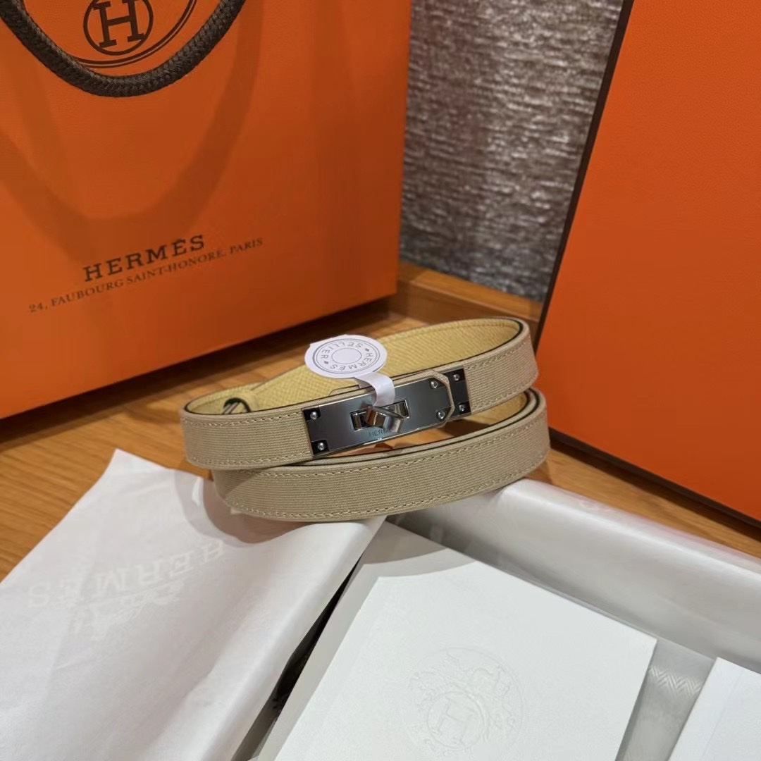 H家新款凯莉腰带Hunter牛皮腰带，搭配镀钯kelly皮带扣，借助巧妙的可调节设计，可以将腰带系于腰间