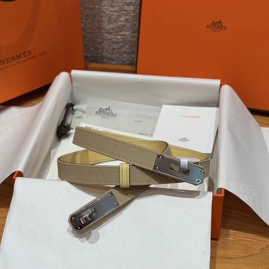 H家新款凯莉腰带Hunter牛皮腰带，搭配镀钯kelly皮带扣，借助巧妙的可调节设计，可以将腰带系于腰间