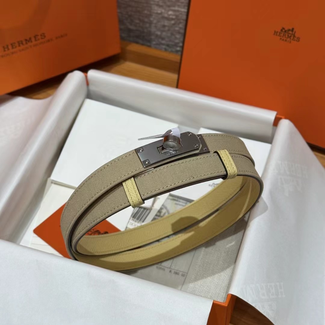 H家新款凯莉腰带Hunter牛皮腰带，搭配镀钯kelly皮带扣，借助巧妙的可调节设计，可以将腰带系于腰间