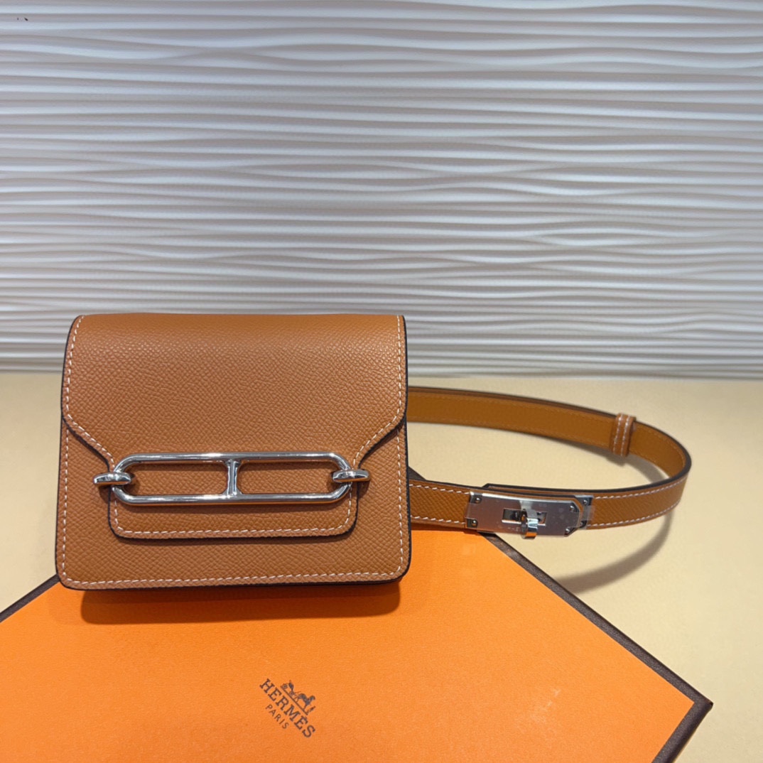 kelly一直是时尚圈的热宠元素，各路达人都很爱！全套标配包装齐全，这货目前市面连个仿货的影子都木有‼️