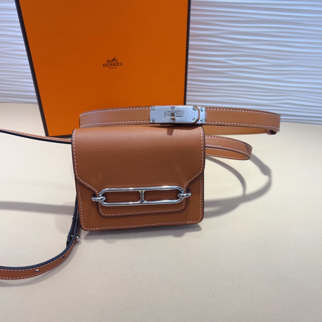 kelly一直是时尚圈的热宠元素，各路达人都很爱！全套标配包装齐全，这货目前市面连个仿货的影子都木有‼️