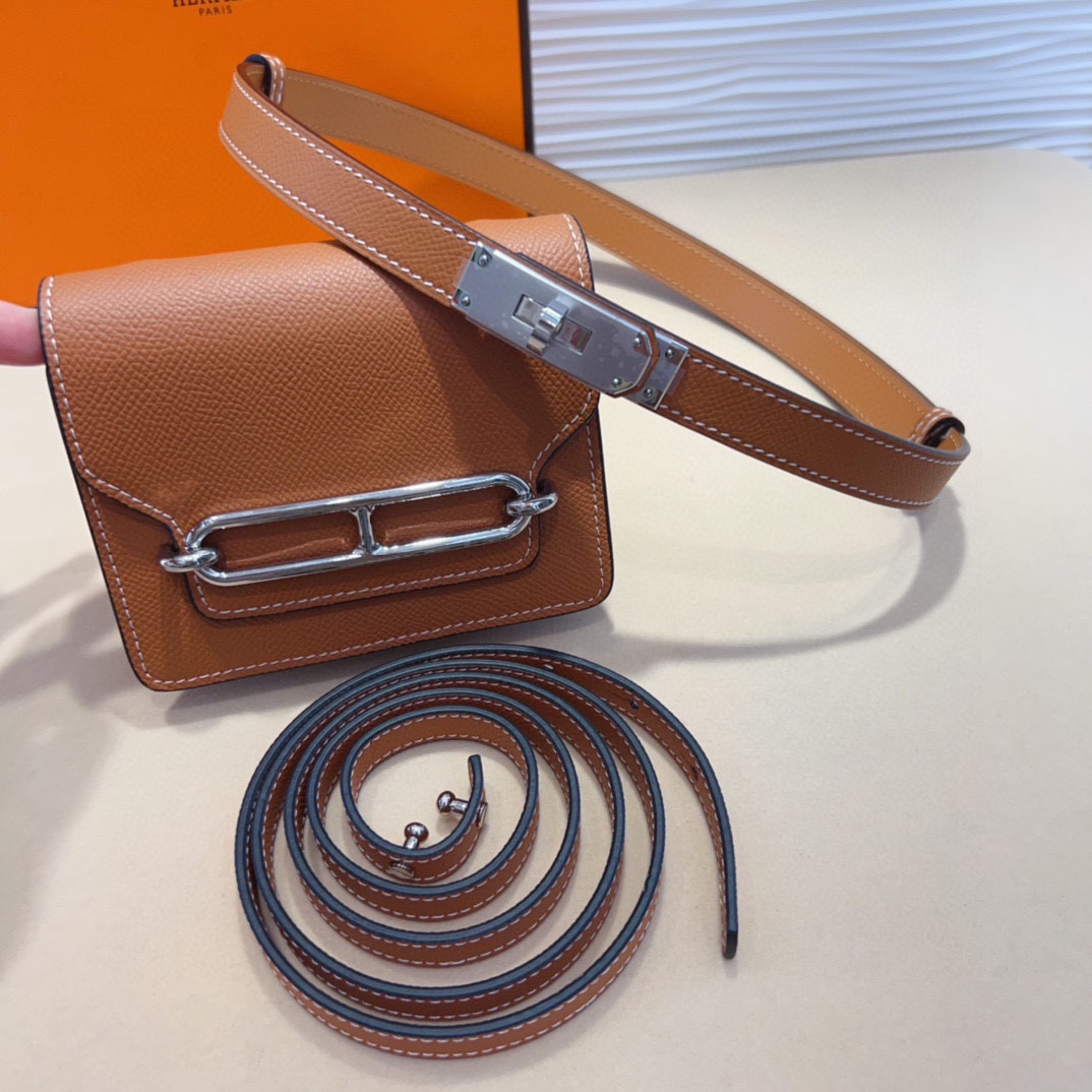 kelly一直是时尚圈的热宠元素，各路达人都很爱！全套标配包装齐全，这货目前市面连个仿货的影子都木有‼️