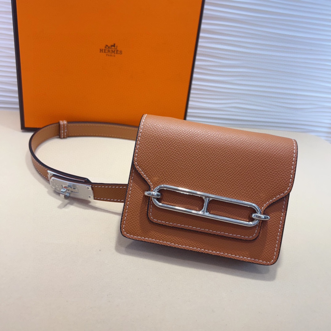 kelly一直是时尚圈的热宠元素，各路达人都很爱！全套标配包装齐全，这货目前市面连个仿货的影子都木有‼️