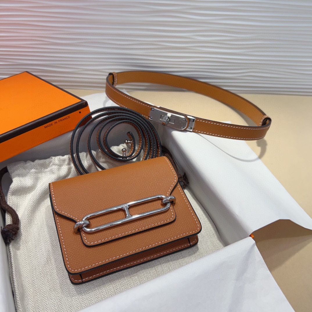 kelly一直是时尚圈的热宠元素，各路达人都很爱！全套标配包装齐全，这货目前市面连个仿货的影子都木有‼️