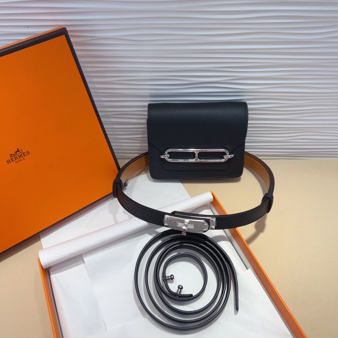 kelly一直是时尚圈的热宠元素，各路达人都很爱！全套标配包装齐全，这货目前市面连个仿货的影子都木有‼️