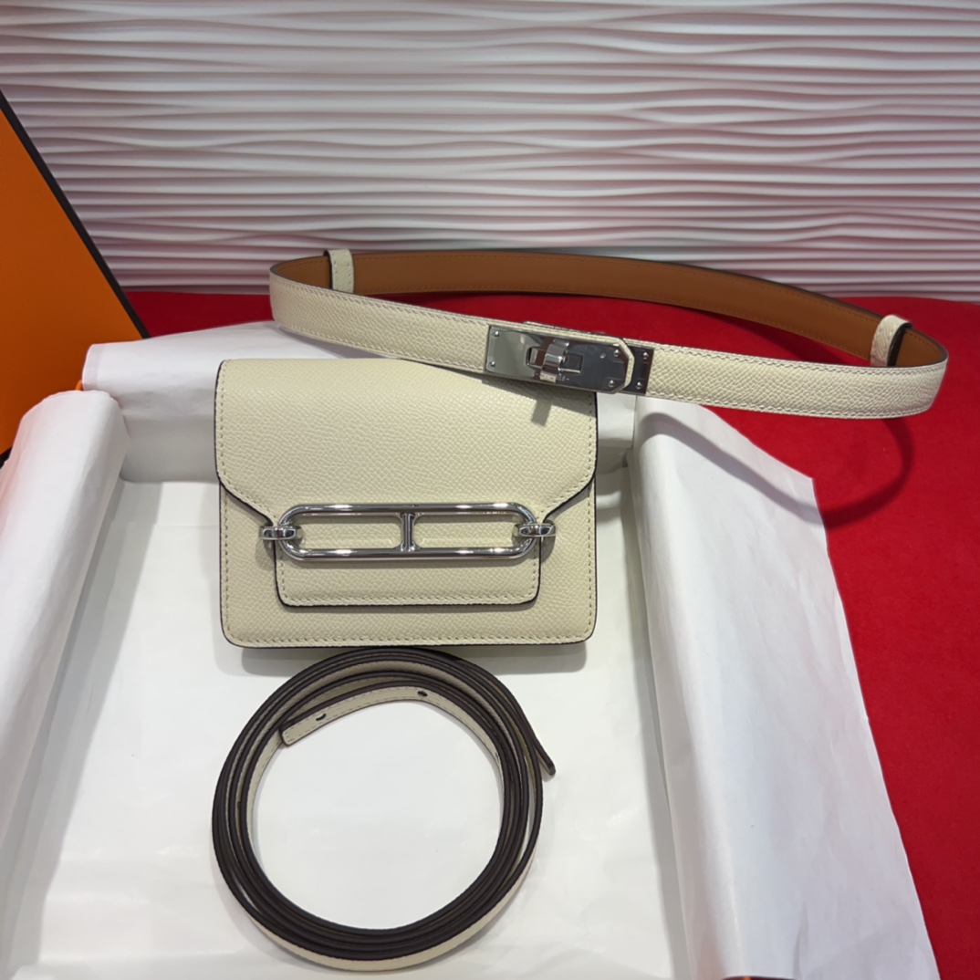 kelly一直是时尚圈的热宠元素，各路达人都很爱！全套标配包装齐全，这货目前市面连个仿货的影子都木有‼️