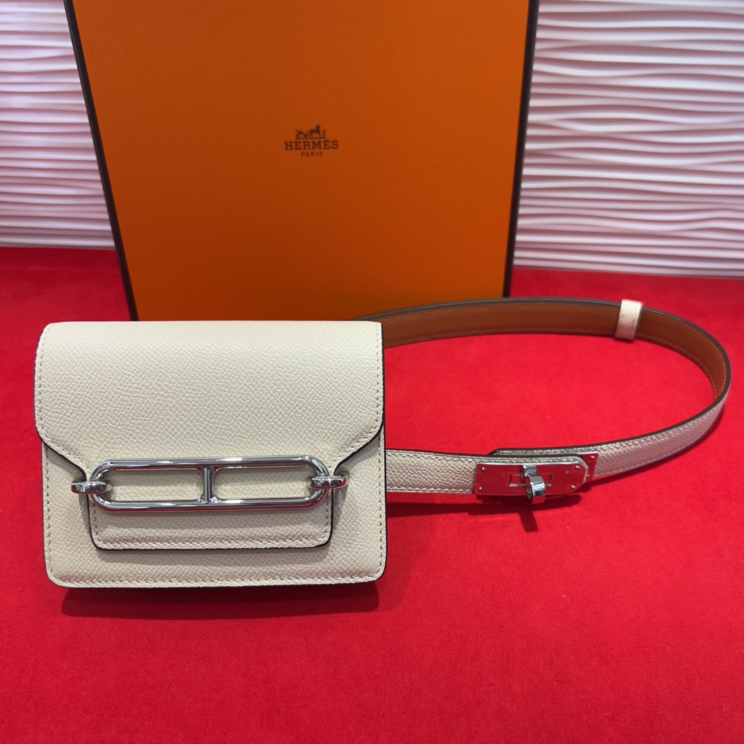 kelly一直是时尚圈的热宠元素，各路达人都很爱！全套标配包装齐全，这货目前市面连个仿货的影子都木有‼️