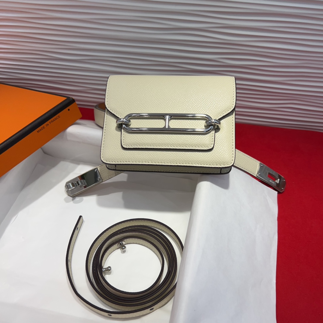 kelly一直是时尚圈的热宠元素，各路达人都很爱！全套标配包装齐全，这货目前市面连个仿货的影子都木有‼️