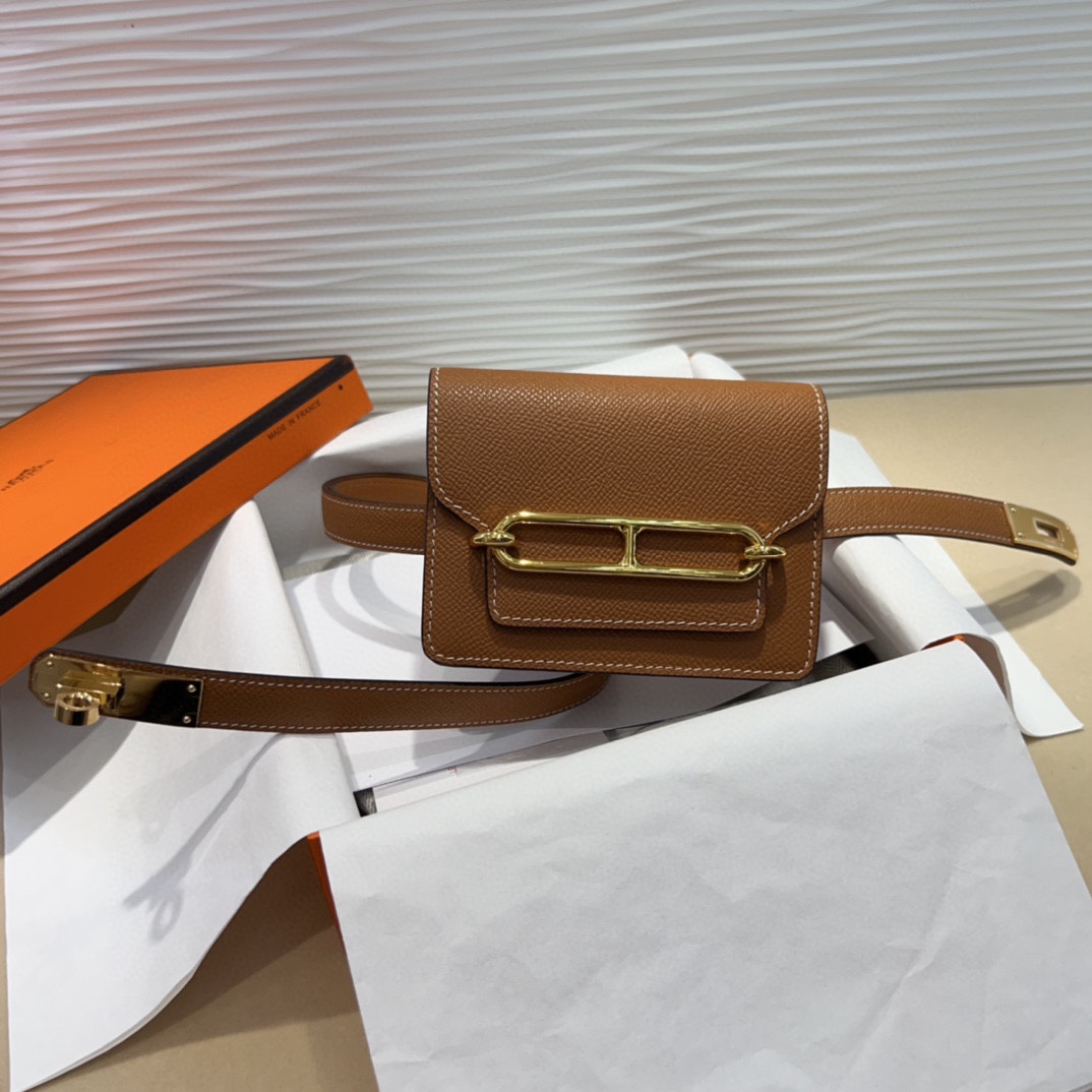 kelly一直是时尚圈的热宠元素，各路达人都很爱！全套标配包装齐全，这货目前市面连个仿货的影子都木有‼️