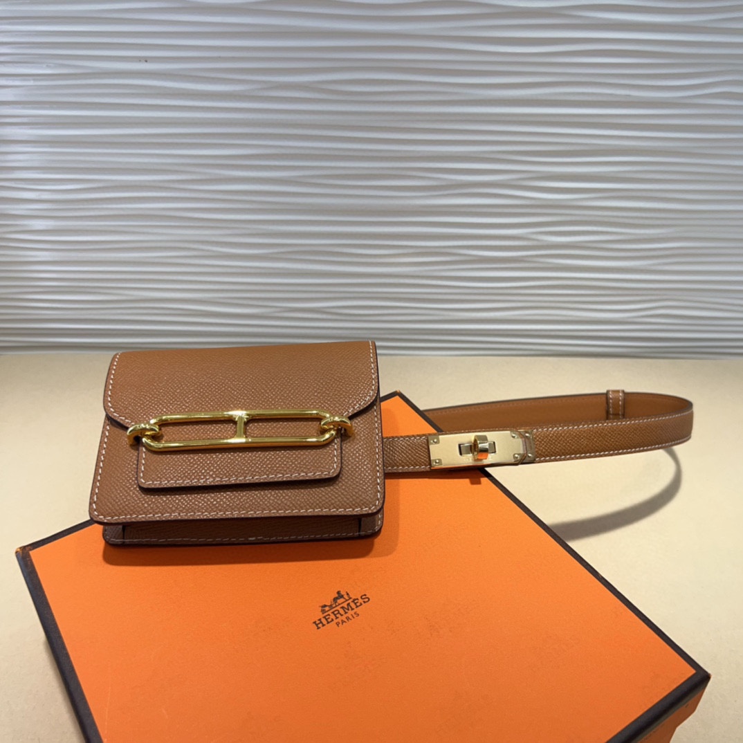 kelly一直是时尚圈的热宠元素，各路达人都很爱！全套标配包装齐全，这货目前市面连个仿货的影子都木有‼️