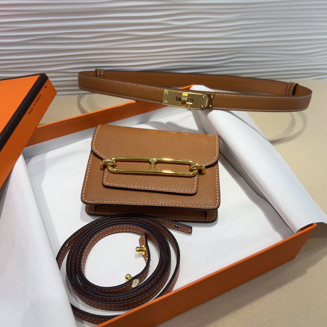 kelly一直是时尚圈的热宠元素，各路达人都很爱！全套标配包装齐全，这货目前市面连个仿货的影子都木有‼️