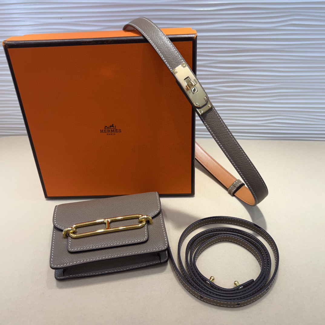 kelly一直是时尚圈的热宠元素，各路达人都很爱！全套标配包装齐全，这货目前市面连个仿货的影子都木有‼️