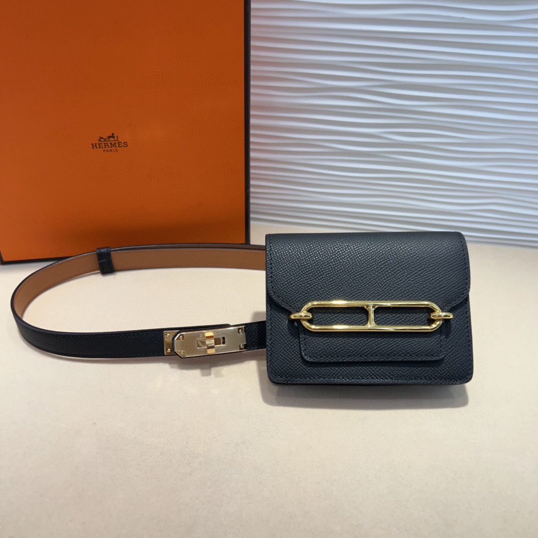 kelly一直是时尚圈的热宠元素，各路达人都很爱！全套标配包装齐全，这货目前市面连个仿货的影子都木有‼️