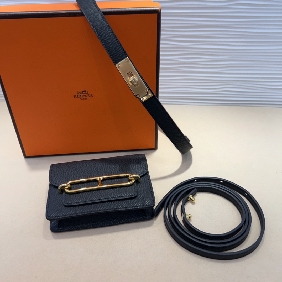 kelly一直是时尚圈的热宠元素，各路达人都很爱！全套标配包装齐全，这货目前市面连个仿货的影子都木有‼️