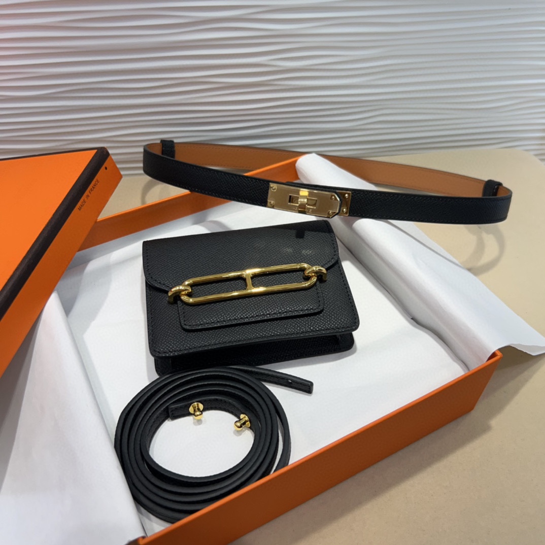 kelly一直是时尚圈的热宠元素，各路达人都很爱！全套标配包装齐全，这货目前市面连个仿货的影子都木有‼️