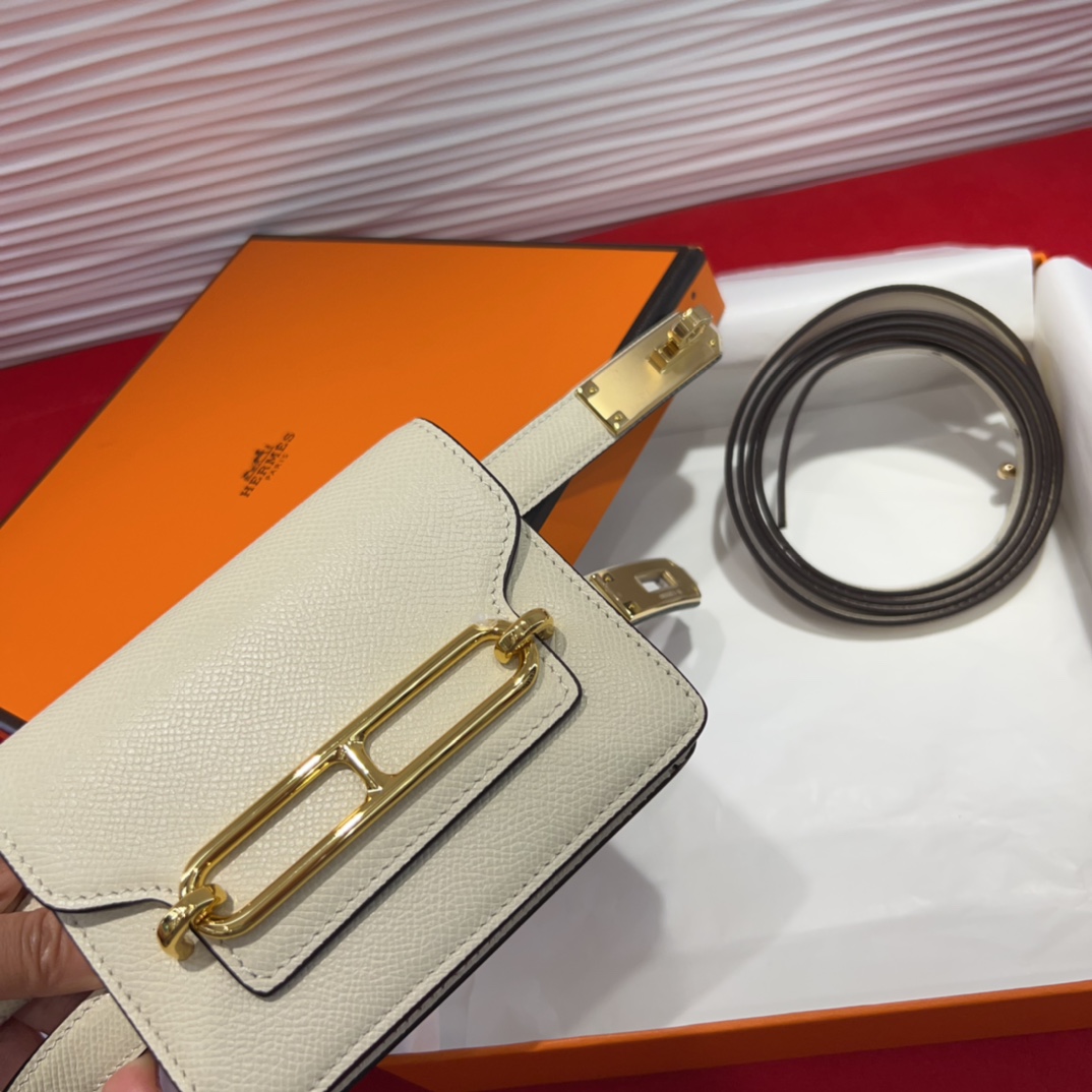 kelly一直是时尚圈的热宠元素，各路达人都很爱！全套标配包装齐全，这货目前市面连个仿货的影子都木有‼️