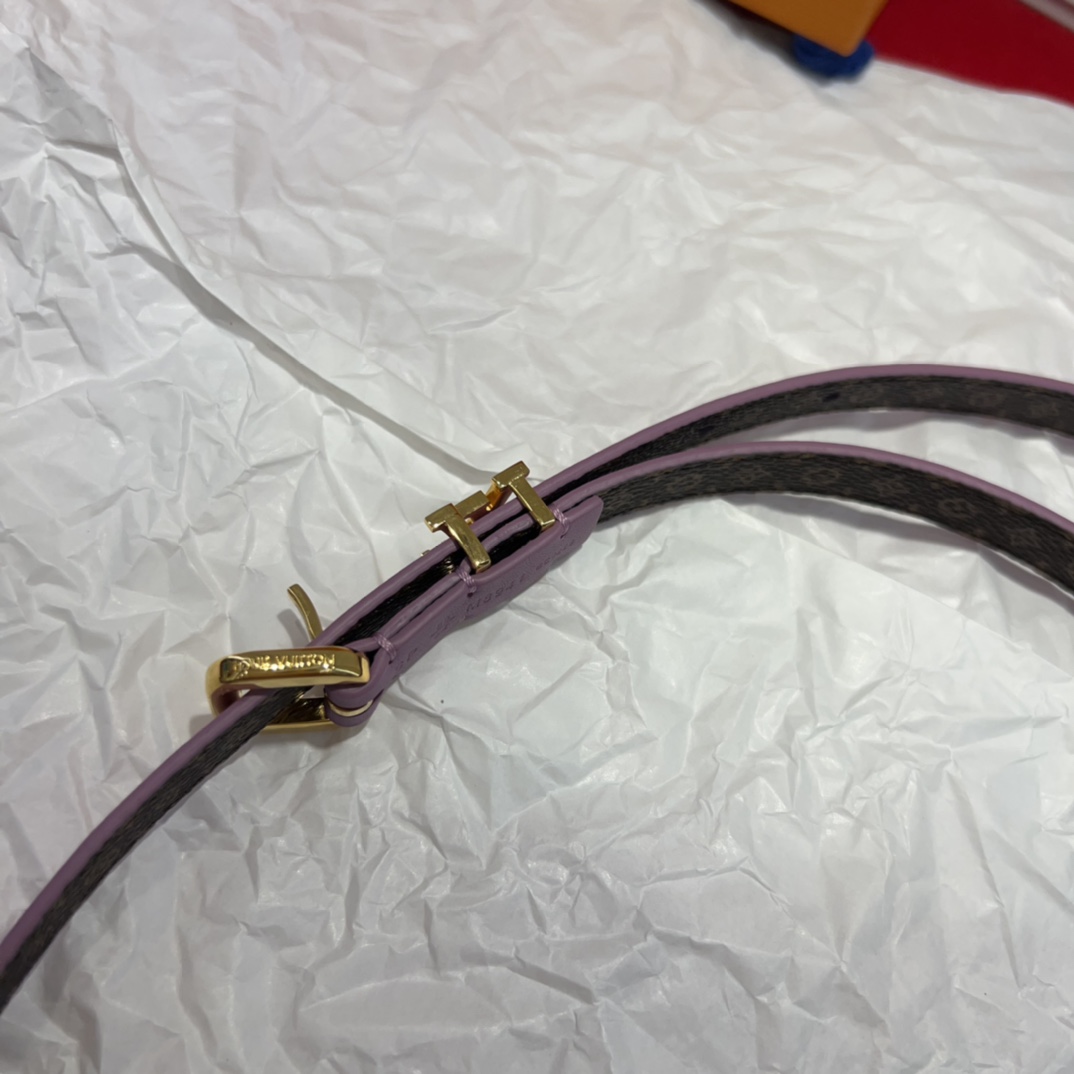 驴家 *｜女士妖带 上新啦～适合各种穿搭黑色：百搭之王 冷色暖色都能驾驭米色：春夏必备 清新又百搭扣头设