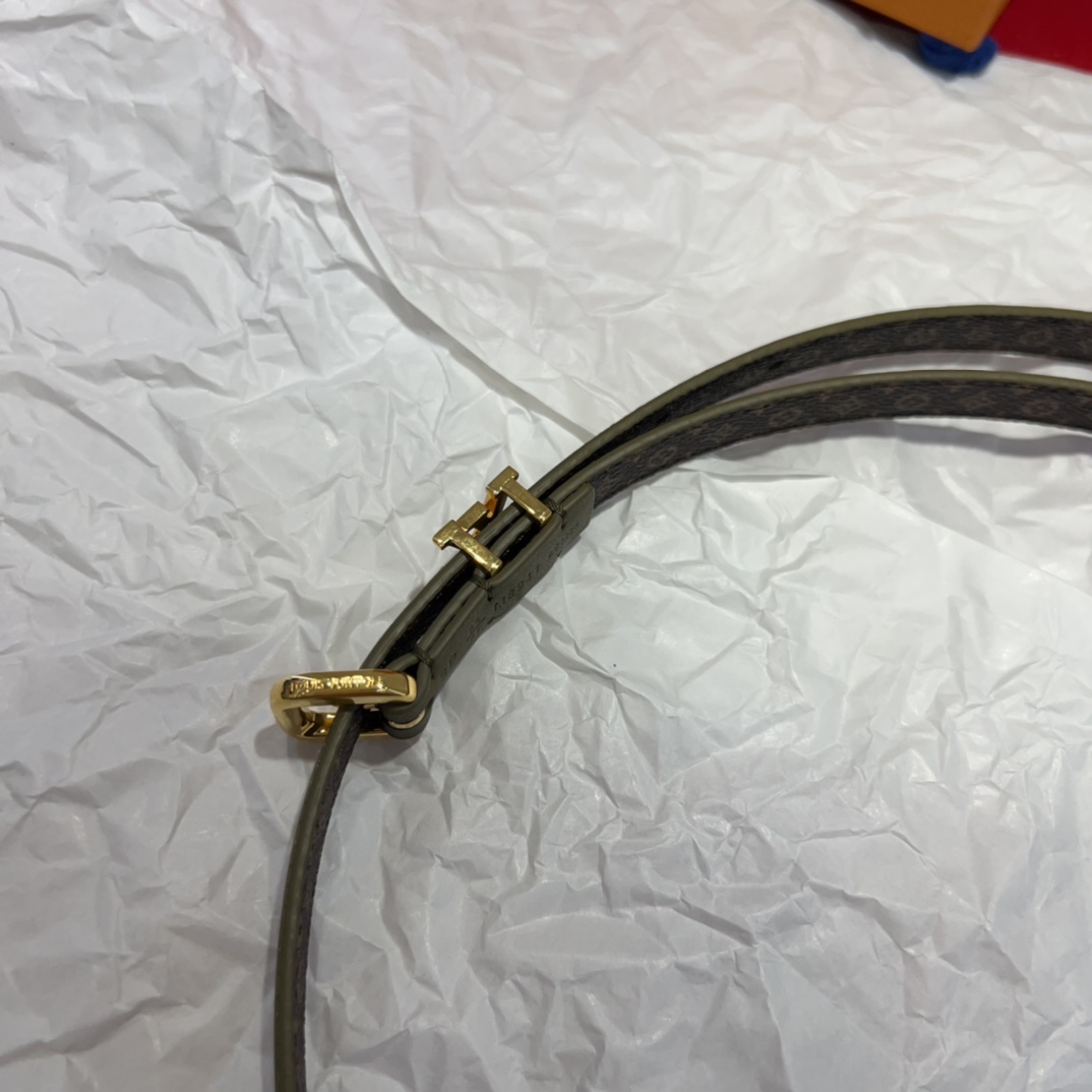 驴家 *｜女士妖带 上新啦～适合各种穿搭黑色：百搭之王 冷色暖色都能驾驭米色：春夏必备 清新又百搭扣头设