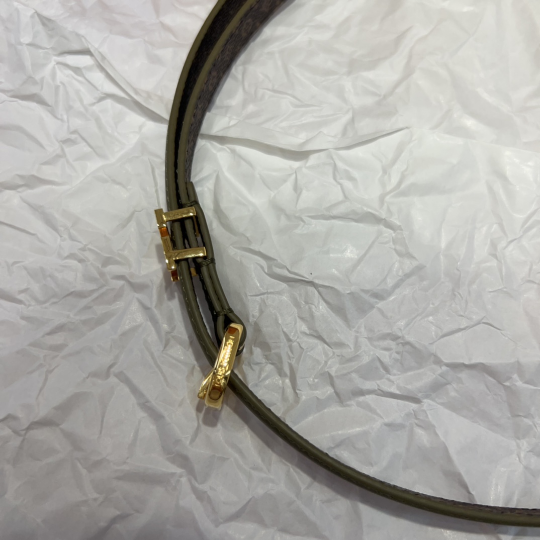 驴家 *｜女士妖带 上新啦～适合各种穿搭黑色：百搭之王 冷色暖色都能驾驭米色：春夏必备 清新又百搭扣头设