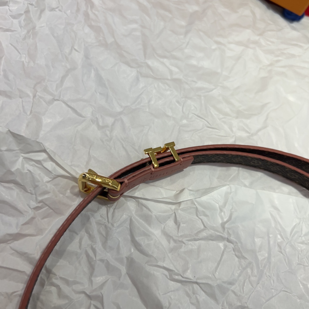 驴家 *｜女士妖带 上新啦～适合各种穿搭黑色：百搭之王 冷色暖色都能驾驭米色：春夏必备 清新又百搭扣头设