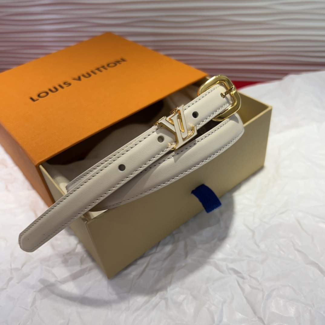 驴家 *｜女士妖带 上新啦～适合各种穿搭黑色：百搭之王 冷色暖色都能驾驭米色：春夏必备 清新又百搭扣头设