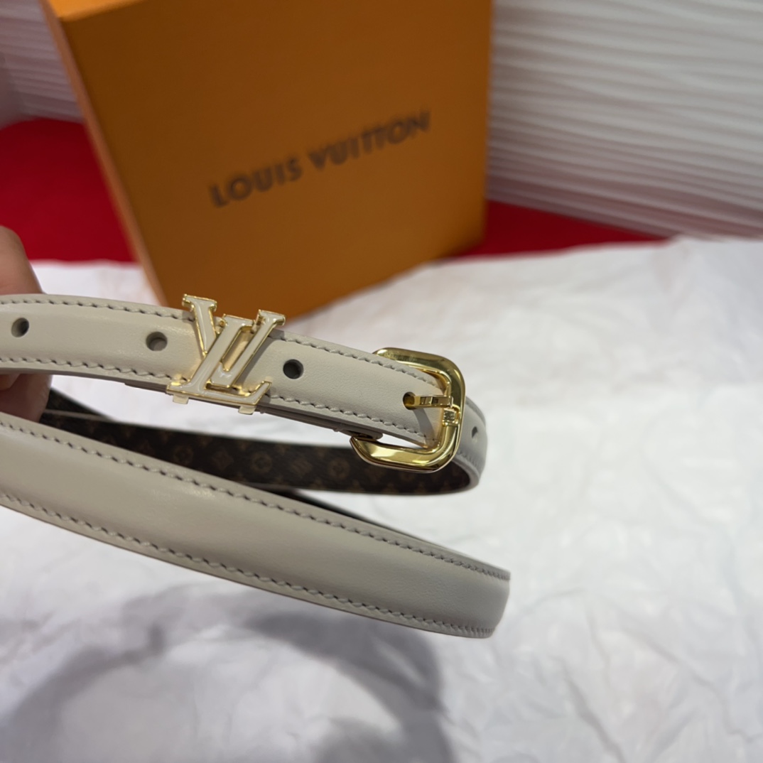 驴家 *｜女士妖带 上新啦～适合各种穿搭黑色：百搭之王 冷色暖色都能驾驭米色：春夏必备 清新又百搭扣头设