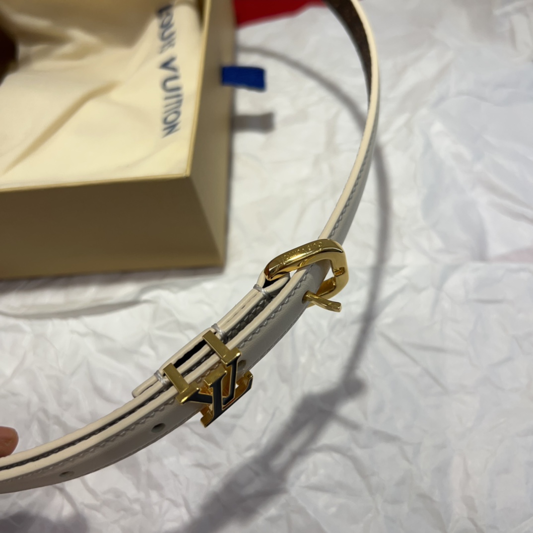 驴家 *｜女士妖带 上新啦～适合各种穿搭黑色：百搭之王 冷色暖色都能驾驭米色：春夏必备 清新又百搭扣头设