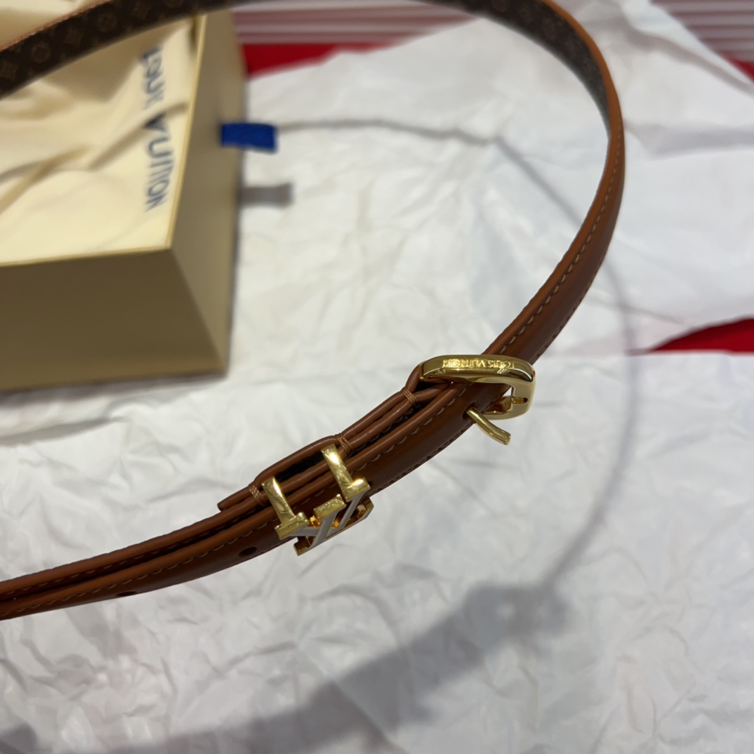 驴家 *｜女士妖带 上新啦～适合各种穿搭黑色：百搭之王 冷色暖色都能驾驭米色：春夏必备 清新又百搭扣头设