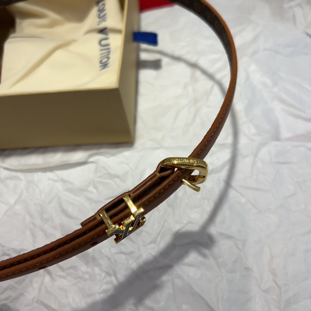 驴家 *｜女士妖带 上新啦～适合各种穿搭黑色：百搭之王 冷色暖色都能驾驭米色：春夏必备 清新又百搭扣头设