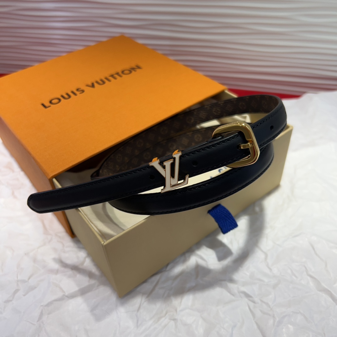 驴家 *｜女士妖带 上新啦～适合各种穿搭黑色：百搭之王 冷色暖色都能驾驭米色：春夏必备 清新又百搭扣头设