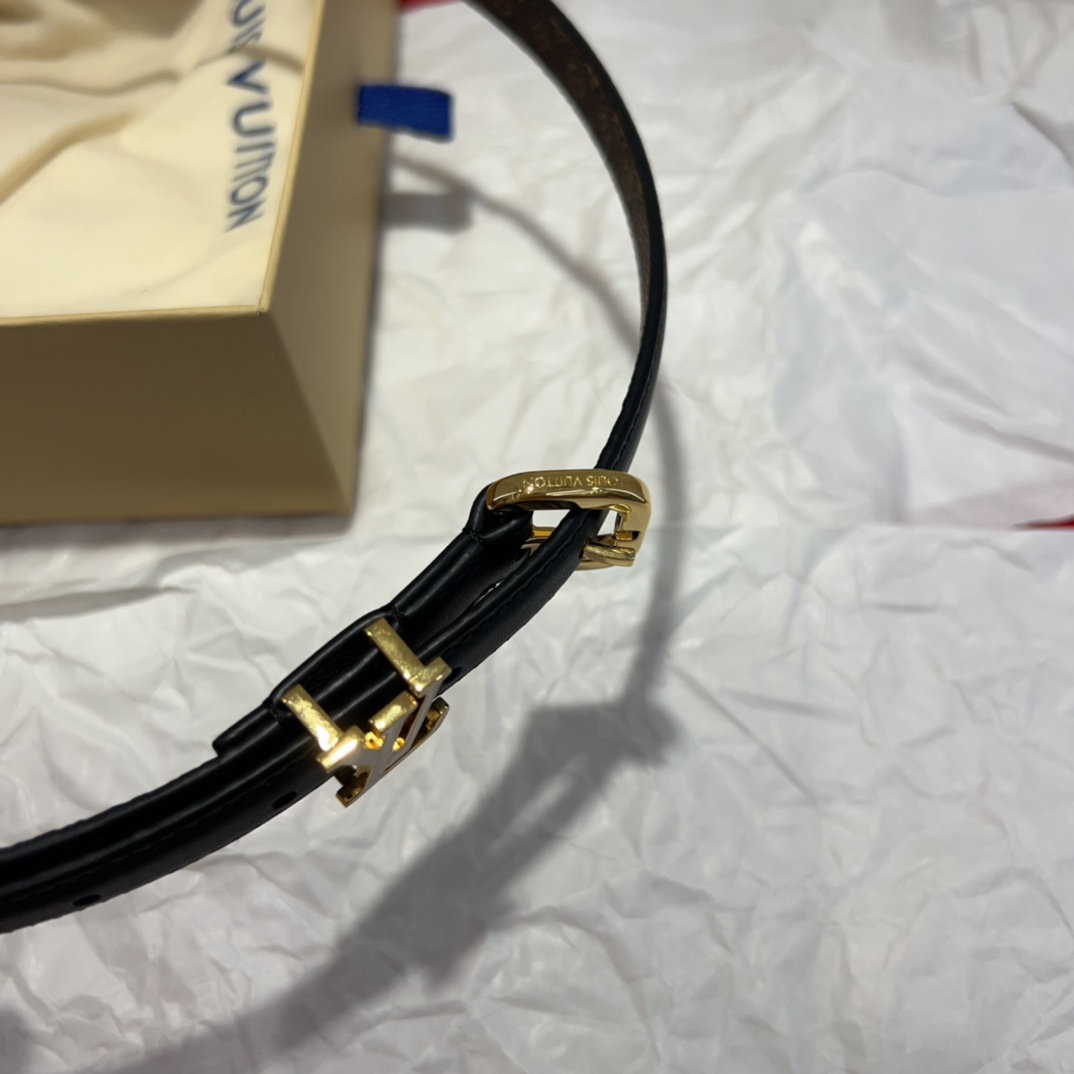 驴家 *｜女士妖带 上新啦～适合各种穿搭黑色：百搭之王 冷色暖色都能驾驭米色：春夏必备 清新又百搭扣头设