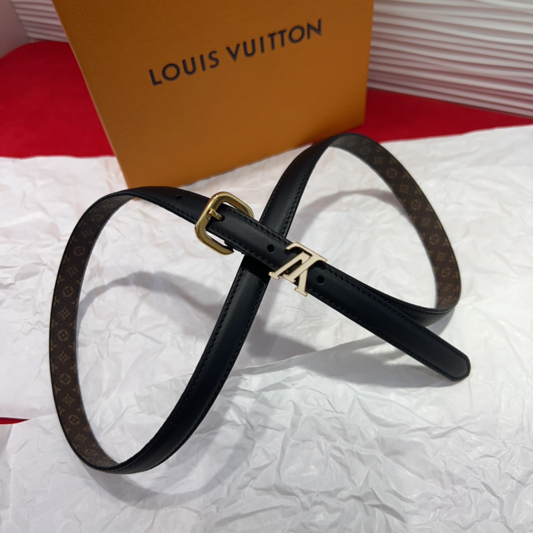 驴家 *｜女士妖带 上新啦～适合各种穿搭黑色：百搭之王 冷色暖色都能驾驭米色：春夏必备 清新又百搭扣头设