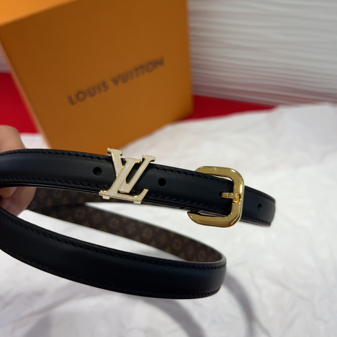 驴家 *｜女士妖带 上新啦～适合各种穿搭黑色：百搭之王 冷色暖色都能驾驭米色：春夏必备 清新又百搭扣头设