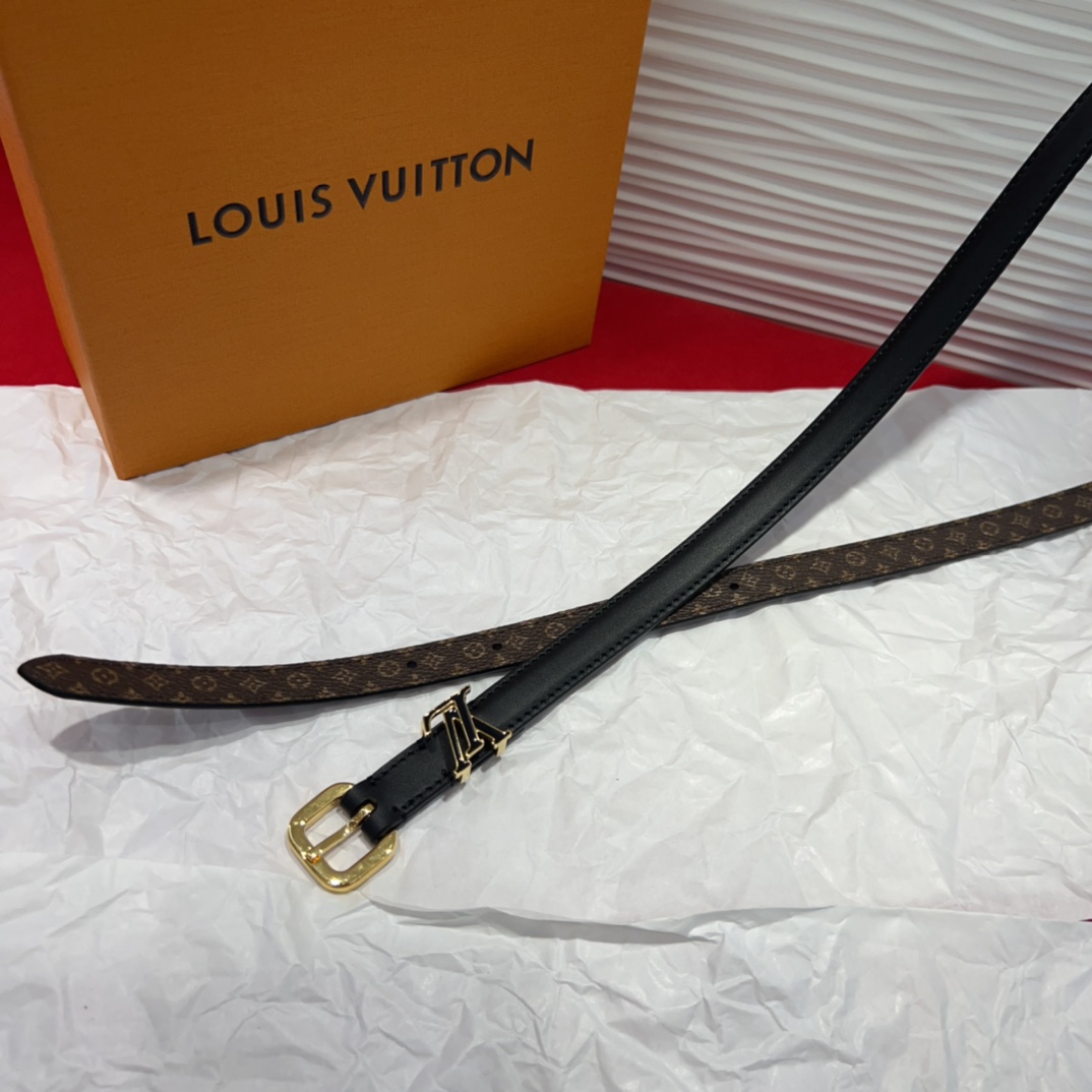 驴家 *｜女士妖带 上新啦～适合各种穿搭黑色：百搭之王 冷色暖色都能驾驭米色：春夏必备 清新又百搭扣头设