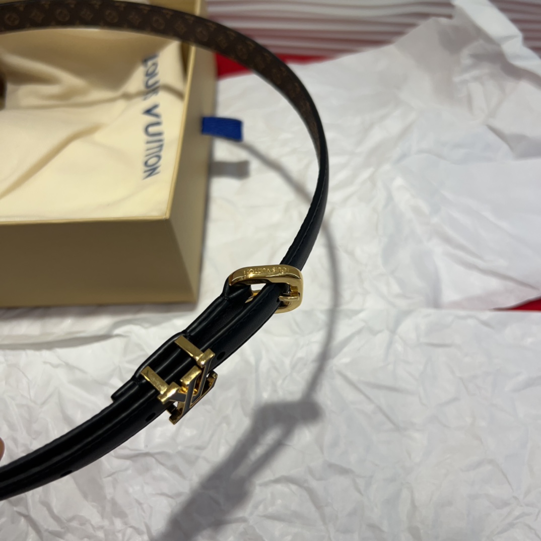 驴家 *｜女士妖带 上新啦～适合各种穿搭黑色：百搭之王 冷色暖色都能驾驭米色：春夏必备 清新又百搭扣头设