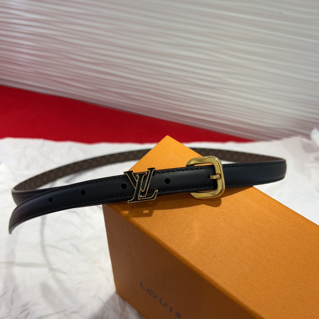 驴家 *｜女士妖带 上新啦～适合各种穿搭黑色：百搭之王 冷色暖色都能驾驭米色：春夏必备 清新又百搭扣头设