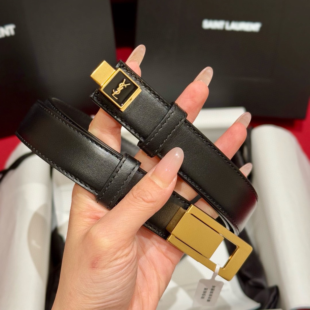 Ceinture en cuir pour femme Saint Laurent avec boucle ajustable