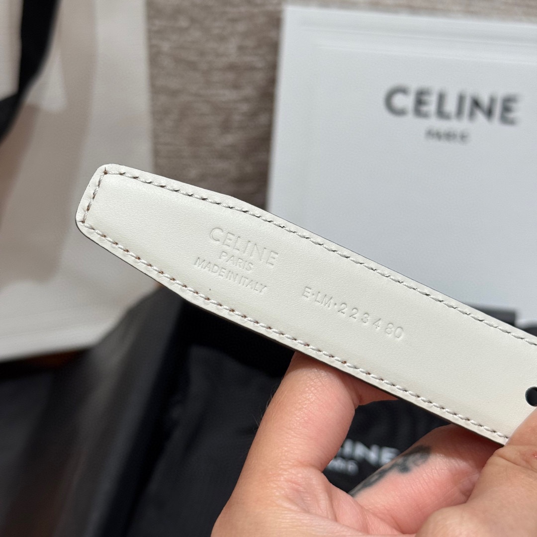 凯旋门经典双面腰带 这款灵感源自于品牌标志性腰带-Chinese UA Cheap High Quatity Brand Clothes Bags handbags Sneakers wholesale wholesaler seller from China Factory suppliers Fashion Clothing Shoes best Quality Beautiful Price 凯旋门经典双面腰带 这款灵感源自于品牌标志性腰带