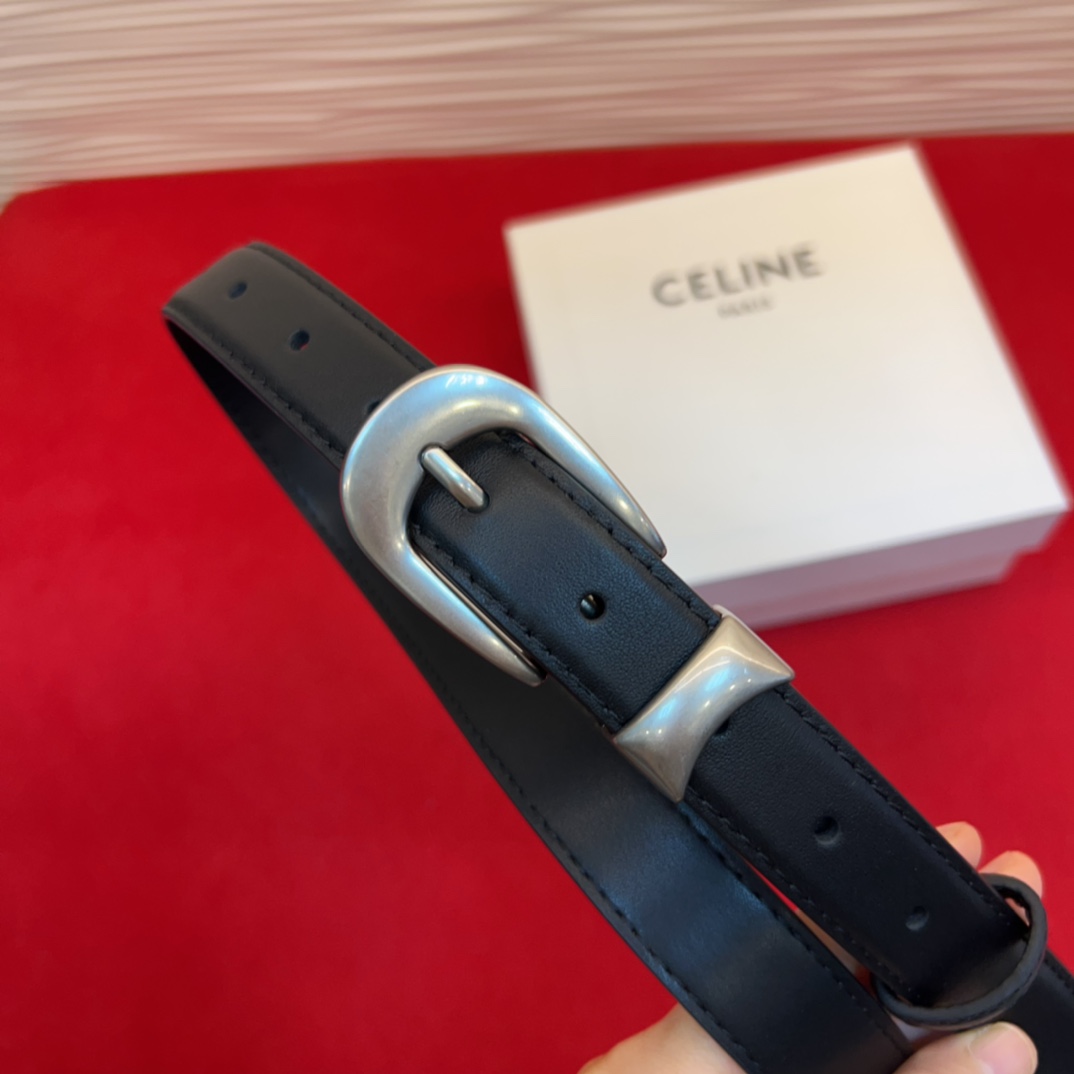 c eline TRIOMPHE中号标志印花牛皮革腰带标志印花和牛皮革 TRIOMPHE配领扣带扣环扣和